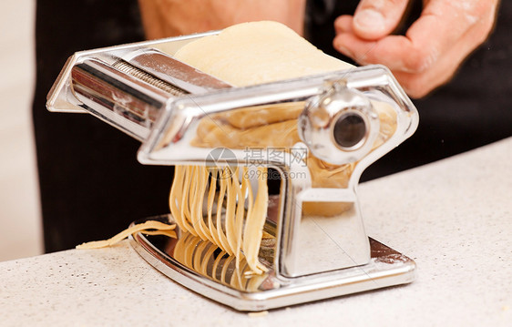 做厨师意大利面滚动家庭机器烹饪刀具面团营养扁平化小麦生产图片