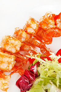 带沙拉的虾树叶柠檬派对蔬菜海鲜盘子黄色食物油炸国王图片