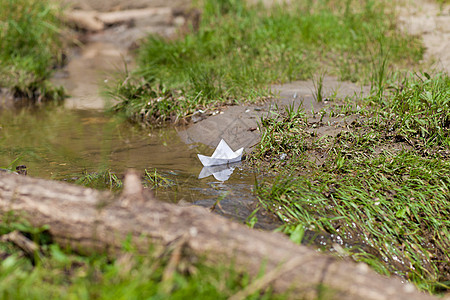 玩具船折纸溪流船运海洋导航折叠季节游泳反射公园图片
