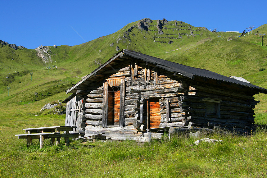 贝塔草地小屋谷仓建筑窗户木头乡村高度石头房子图片