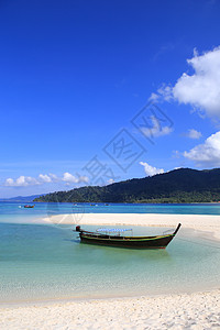 泰国利佩岛清水和蓝天空晴天海滩天空天堂运输海景珊瑚旅行岩石尾巴图片