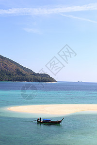 泰国利佩岛清水和蓝天空天空假期岩石晴天娱乐天堂血管海洋旅行海滩图片