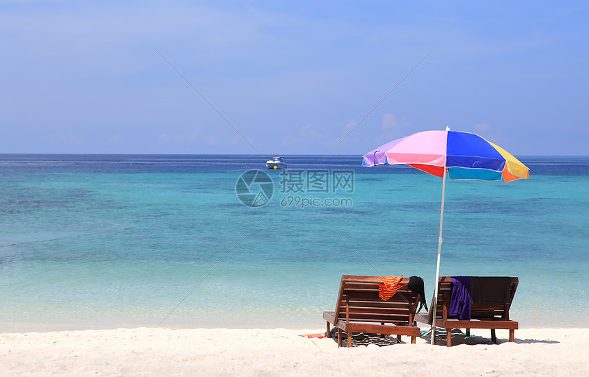 泰国利佩岛的海滩家具组装热带旅行悬崖天堂情调珊瑚旅游尾巴天空蓝色图片