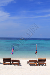 泰国利佩岛的海滩家具组装支撑旅行娱乐天空尾巴海岸旅游假期异国海洋图片