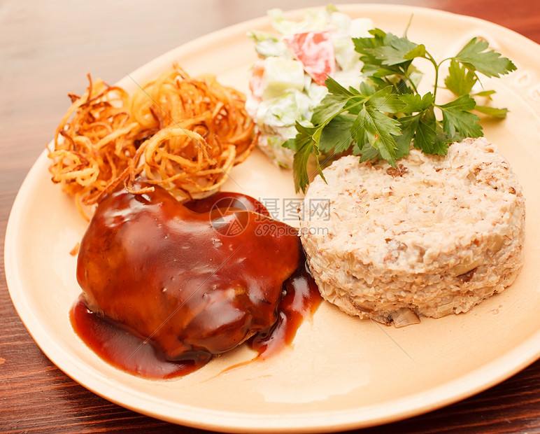 有酱汁的鸭翅手指敷料谷物家禽饮食翅膀鸭子油炸盘子食物图片