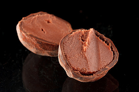 巧克力松露团体糖果奶油甜点食品展示粉末复数灰尘糕点图片