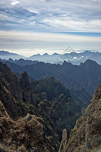 中国湖北盛农家山的美丽秋天风景旅行红色植物植被黄色树叶花园森林场景天气图片