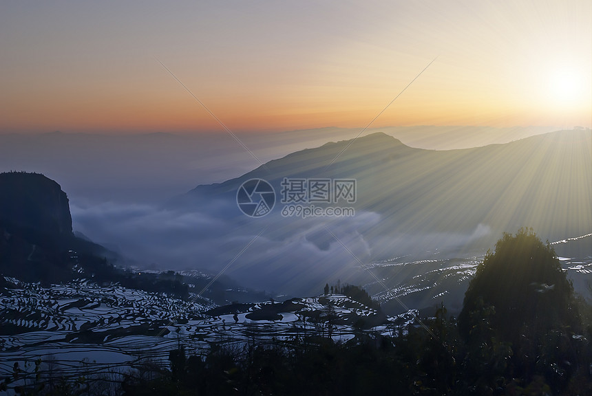 中国元阳帝的美丽风景农业山脉金光旅游林业树木图片