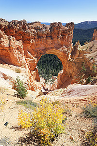 天然石石桥侵蚀悬崖高原图层旅行风景沙漠岩石地标拱门图片