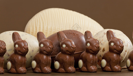 复活节巧克力诱惑营养静物巧克力棕色白色食物背景图片