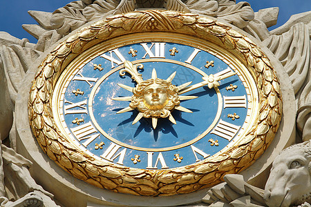 时钟在 FUDIIES 中旅游蓝色访问旅行天空住宅国王雕像历史城堡图片