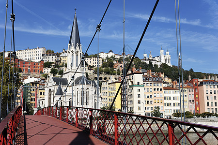 里昂市 有红帆桥城市大教堂行人码头天桥教会图片