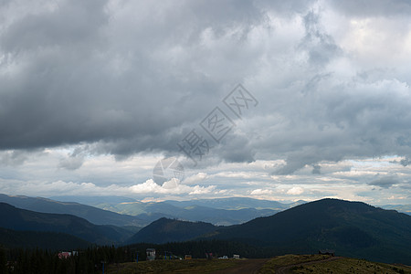 山地草原的秋天地理奇朗旅行悬崖天空薄雾海报全景高地艺术图片