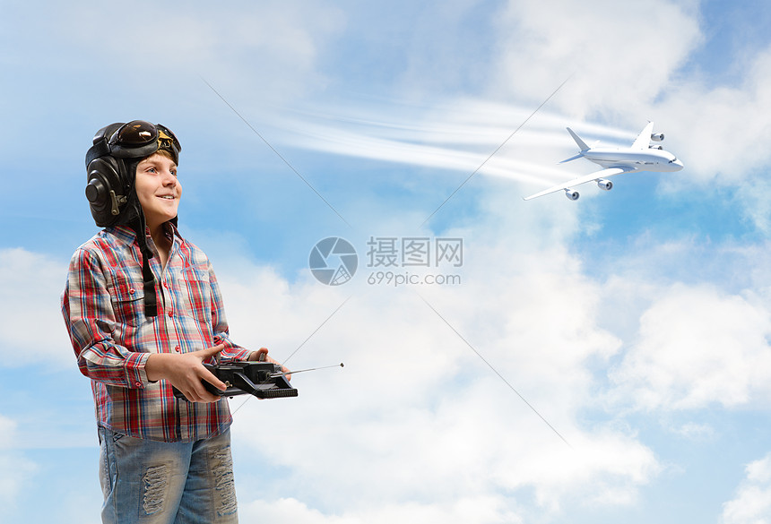 男孩梦想成为一名飞行员飞机眼镜航班乐趣勇气想像力传单翅膀帽子天空图片