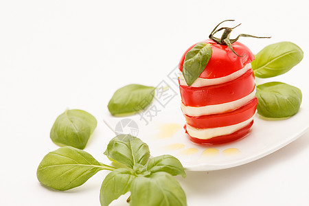 番茄切片番茄和莫扎里切片 配有叶红色美食绿色产品沙拉圆形营养小吃食物水果背景