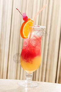 橙色鸡尾酒派对假期红色热带橙子玻璃日出水果白色酒吧图片