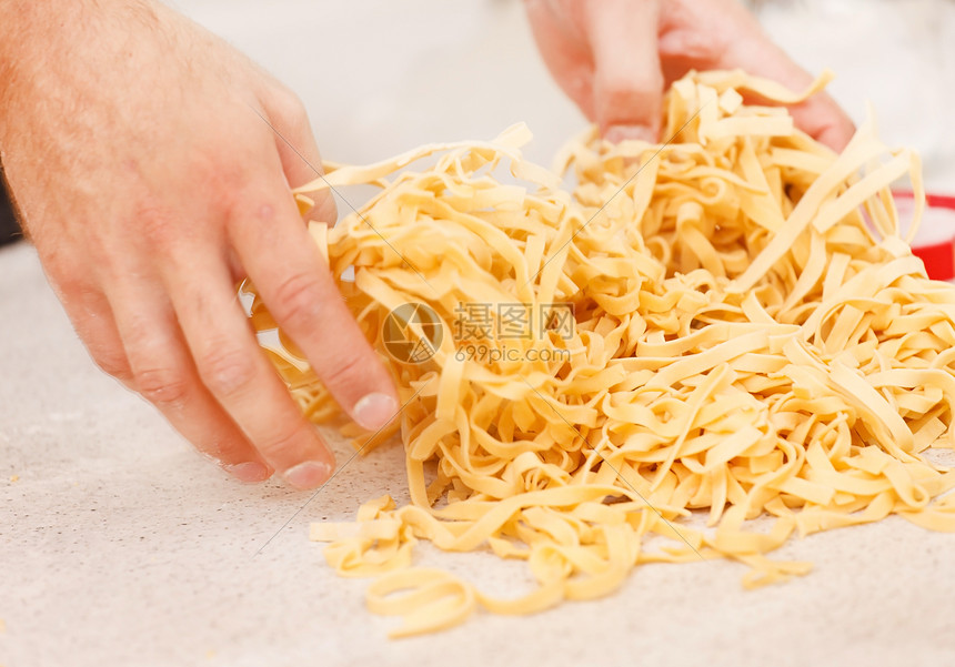 做厨师意大利面食物厨房作坊麸质小麦食谱主妇生食面条机器图片