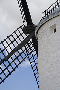 一张西班牙老风车的照片图片