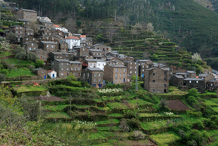 葡萄牙古老的穆塔塔村石头历史性场景风景村庄烟囱古董地标旅游岩石图片