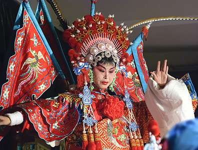 美丽的中国传统歌剧女演员 穿着戏剧服装的戏服文化故事娱乐化妆品庆典风俗舞蹈绘画女性女孩图片