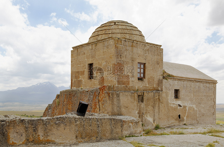 废弃的教堂与圆顶卡帕多西亚土耳其杂草水平废墟火鸡作物文物花园面积图片