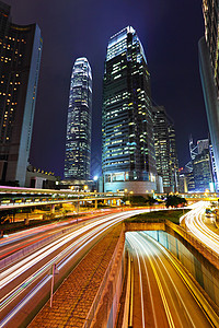 通过香港市中心的交通流量旅行小径旅游建筑戏剧性运输日落景观城市蓝色图片