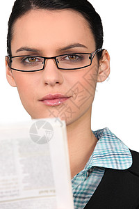 戴眼镜的黑发眼镜棕色女士蓝衬衫脖子晶格图片
