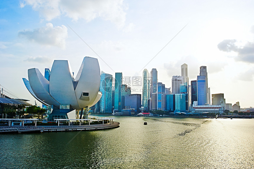 日落时新加坡中心财富海岸市中心橙子城市港口博物馆全景建筑图片