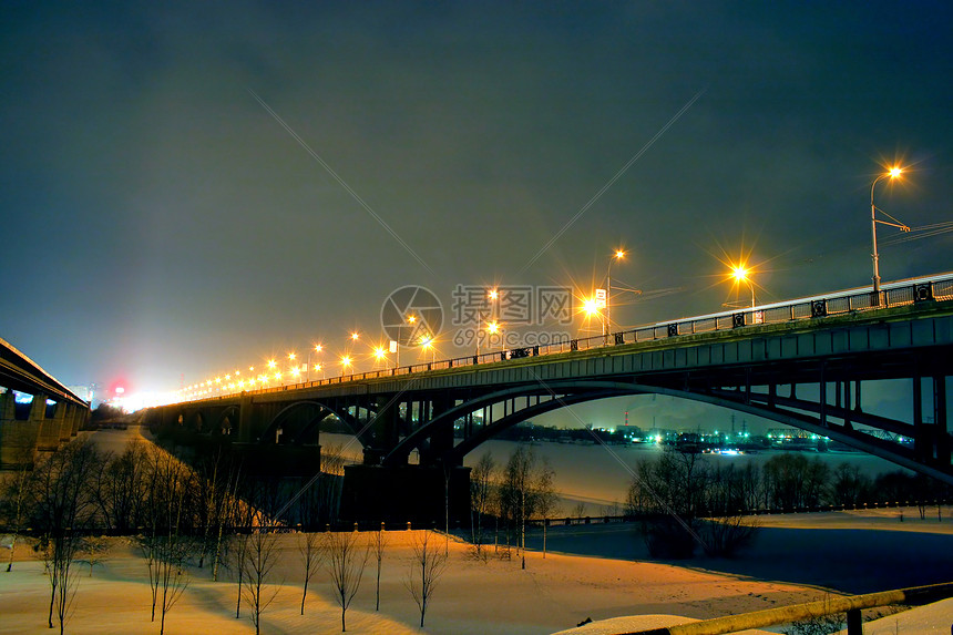 夜间城市景观阴影海报建筑物线条风景建筑场景图片