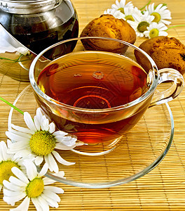 香草茶与花菊和水壶图片