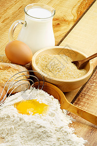 红糖粑粑准备数食物背景纹理勺子棕色不锈钢面团小麦厨房白色背景