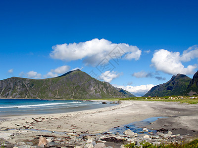 挪威海滩旅游爬坡峡湾农村晴天海湾风景摄影游客休闲图片
