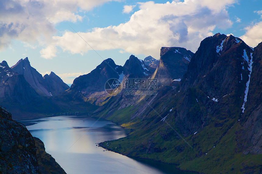 挪威的Fjord海岸线蓝色风景晴天海洋海岸山脉全景山峰图片