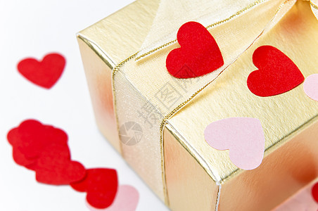 情人心和礼品盒组合图片