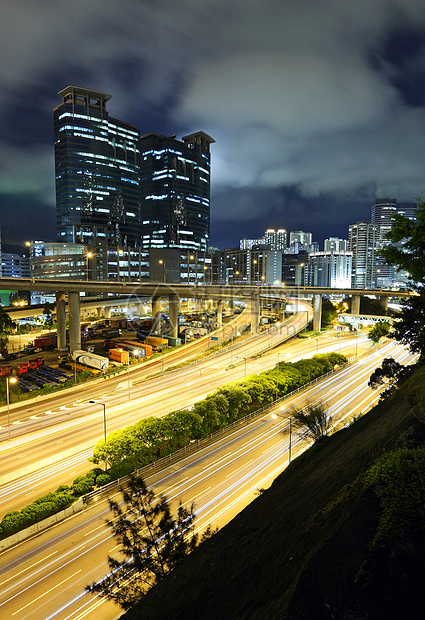 通过香港市中心的交通流量景观小径公共汽车天空建筑运动地标戏剧性运输办公室图片