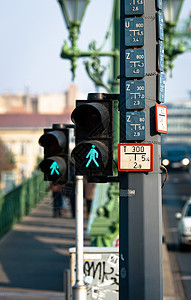 城内佩德斯台灯交通人行道城市建筑蓝色邮政信号天空红绿灯街道图片