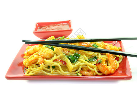 面食加亚虾虾筷子香菜美食炒菜盘子竹笋炒面蔬菜大葱绿色亚洲美食高清图片素材