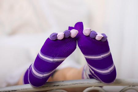 袜子女孩手指形状和彩色娘娘腔女学生短袜蓝色卧室喜悦条纹女士女性脚趾图片