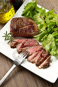 烤肉绿色牛肉红色沙拉烧烤午餐营养饮食脊肉香醋图片