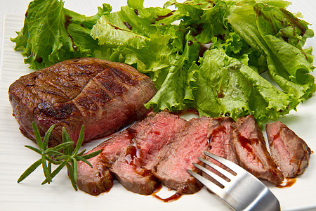 烤肉烧烤香醋牛肉饮食营养绿色脊肉午餐沙拉红色图片