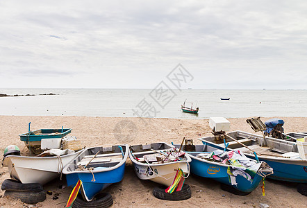 小型渔船石头地球港口钓鱼旅游渔夫海滩旅行场景假期图片