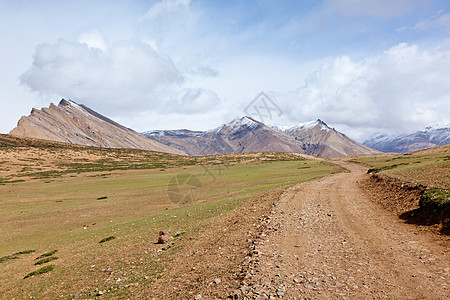 喜马拉雅山公路运输泥路山脉风景田园风光乡村道路图片