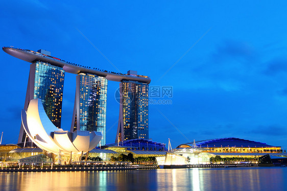 新加坡夜间的天线地标建筑学反射天空码头建筑首都金融中心景观图片