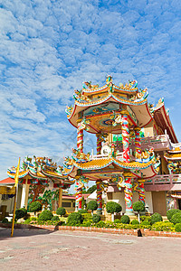 中国神社 美丽的中国神庙 和龙雕像蓝色建筑学纪念碑艺术宗教动物风水力量狮子金子图片