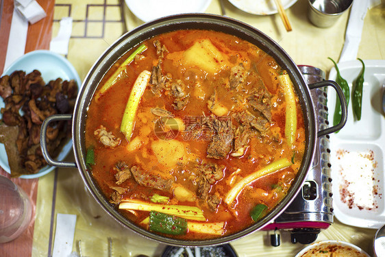 韩国金花鸭炖鸭子餐厅食物美食盘子图片