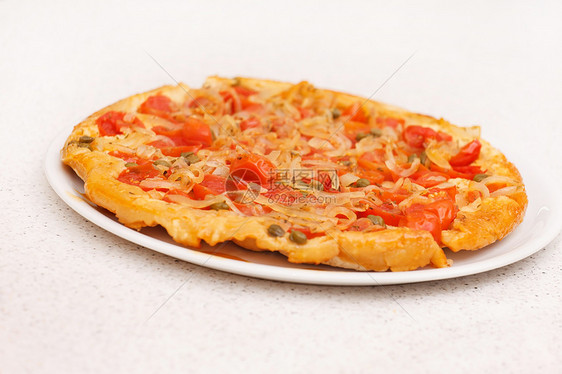 番茄馅饼砧板烹饪奶油蔬菜餐具脆皮洋葱选择性红色糕点图片
