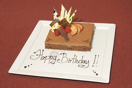 生日蛋糕甜点礼物欢乐食物水果覆盆子白色巧克力盘子喜悦图片