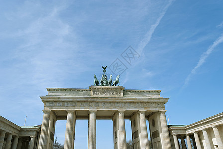 柏林勃兰登堡门蓝色地标建筑建筑学雕像纪念碑历史性文化旅行天空图片