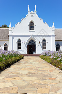 弗朗施霍克的白教堂 在蓝天前茅草旅游窗户传统建筑学殖民建筑国家地标教会图片