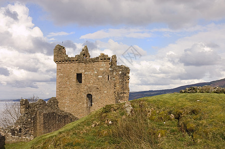 苏格兰尼斯湖Urquhart城堡历史废墟海岸线氏族防御图片